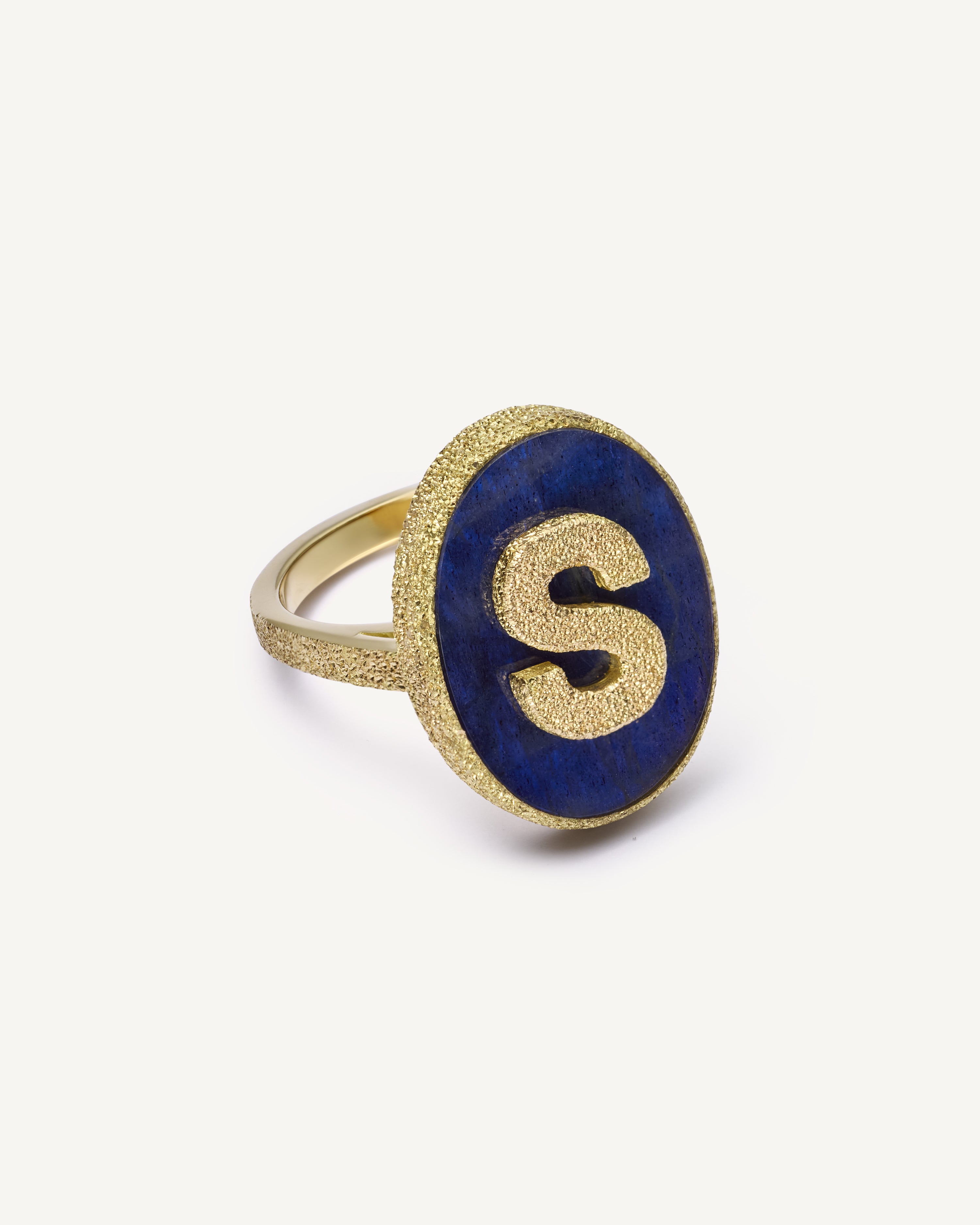 Florentine Finish Initial Ring with Labradorite | Carolina Bucci