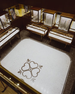 A Boutique Between Bridges