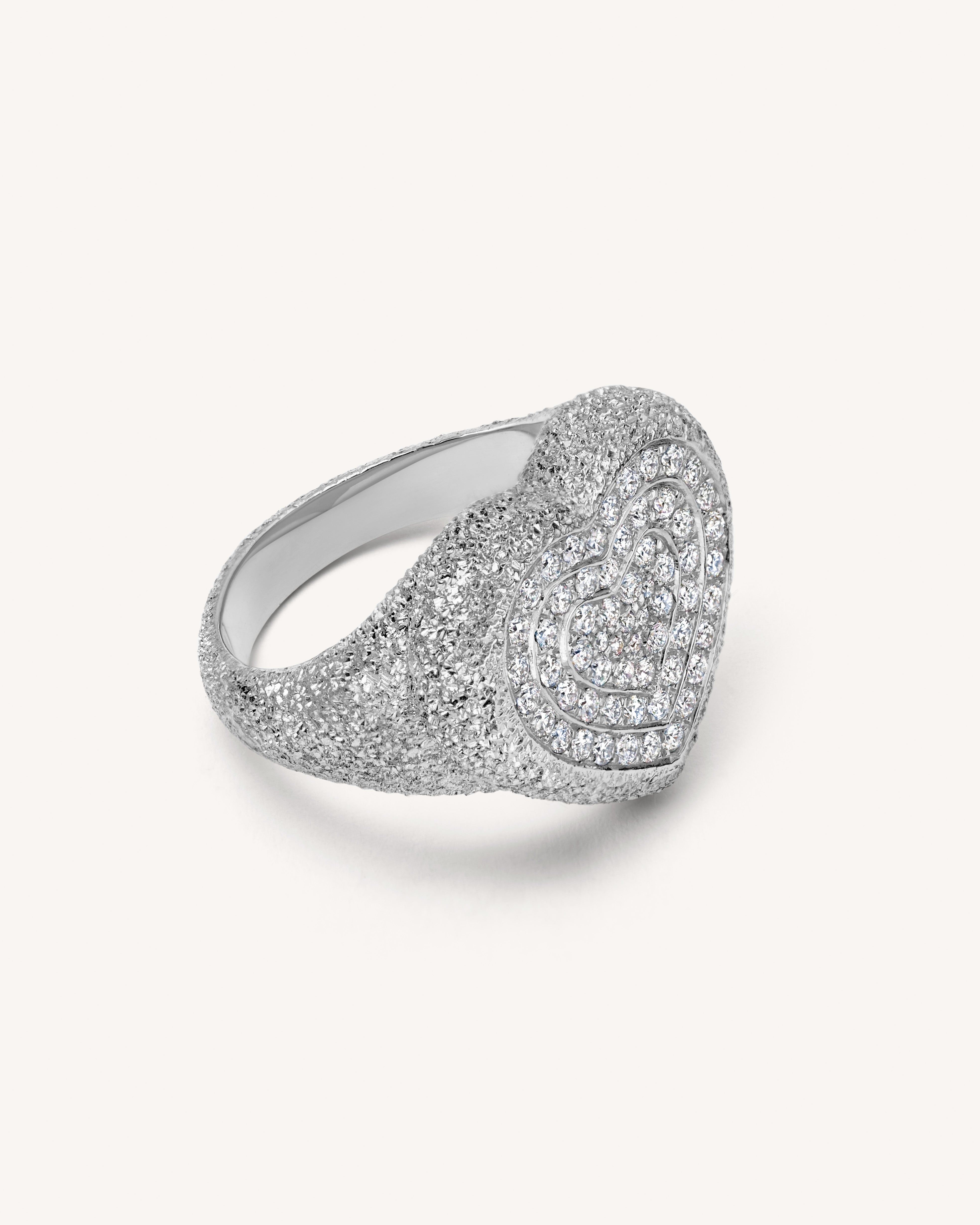 White Diamond Pavé Cuore Ring 18k Gold | Carolina Bucci