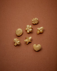 18k yellow forte got lucky florentine frosted finish gold single earring collection on vermillion background