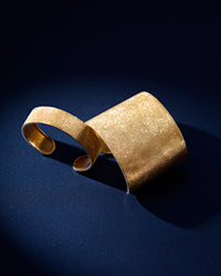 18k yellow florentine frosted finish gold small and large cuff bracelet on navy background 