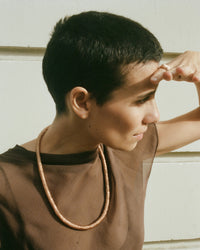 18k rose gold kiss necklace modelled with 18k yellow florentine frosted finish gold cuore ring