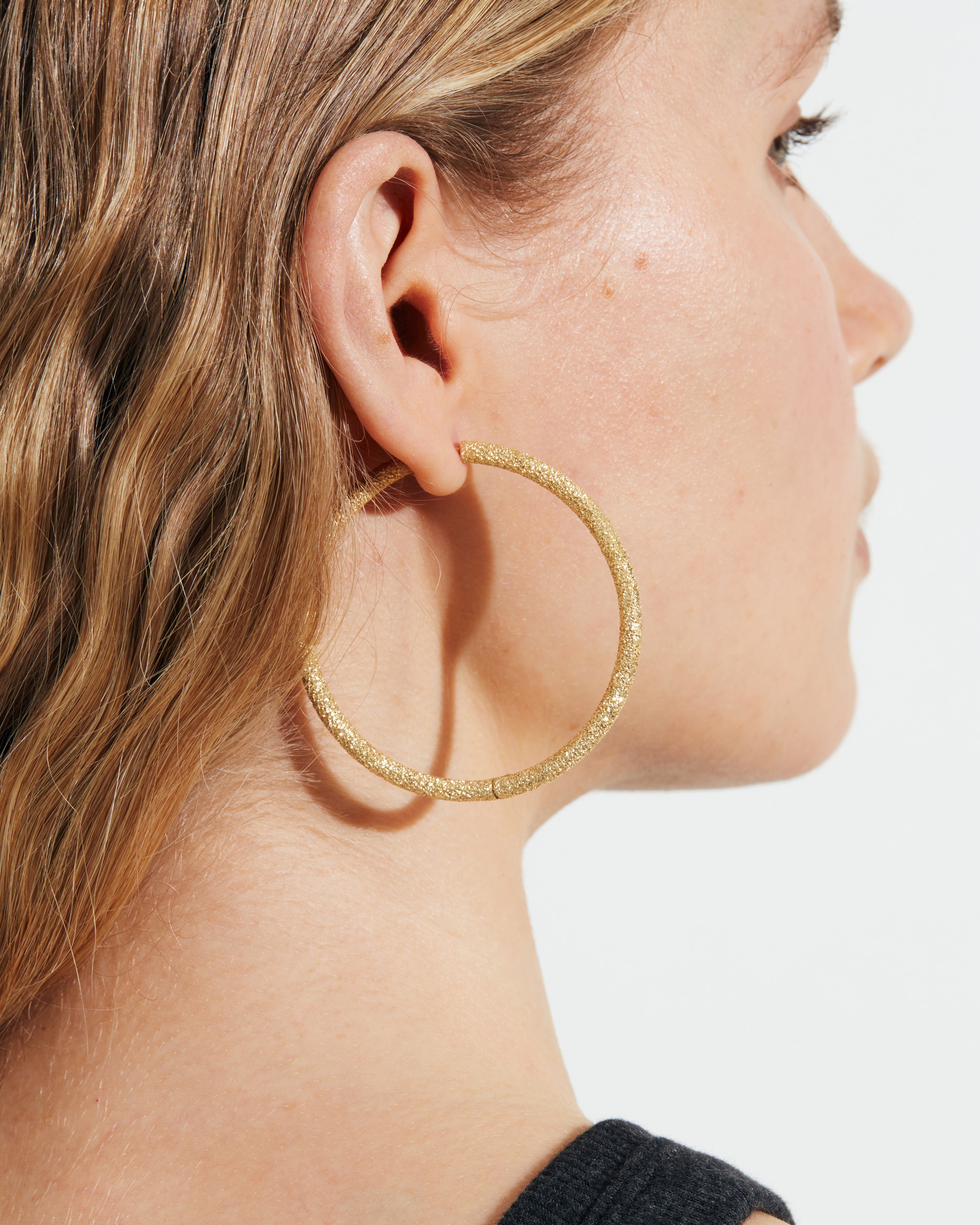 Florentine Finish Extra Large Round Hoop Earrings | Carolina Bucci