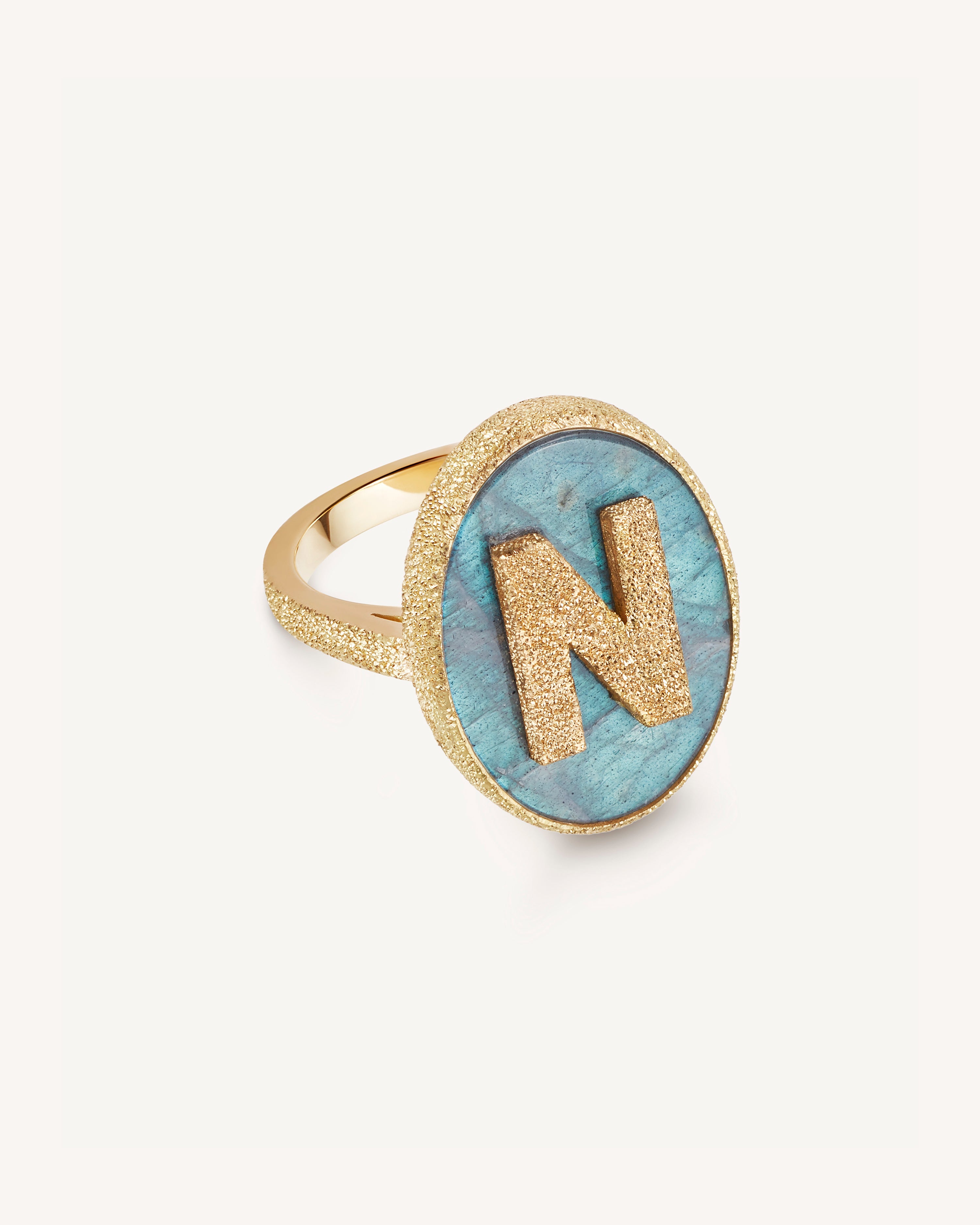 Florentine Finish Initial Ring with Labradorite | Carolina Bucci