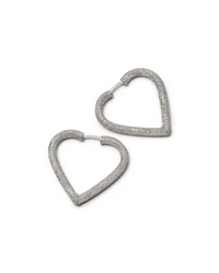 18k white florentine frosted finish gold small cuore hoop earrings on white background